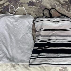 Lululemon tops with built in bra (bundle 2 pcs)